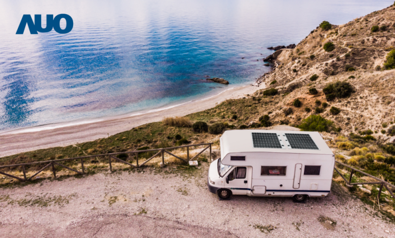 「可撓輕量化太陽光電板SunCurva」使用輕量特殊耐候型複合板取代傳統太陽能板的玻璃前板，不僅降低70%重量，每米平方僅3Kg；具有抗衝擊性能及通過電磁相容性測試，可應用於交通運輸工具，如露營車、遊艇等